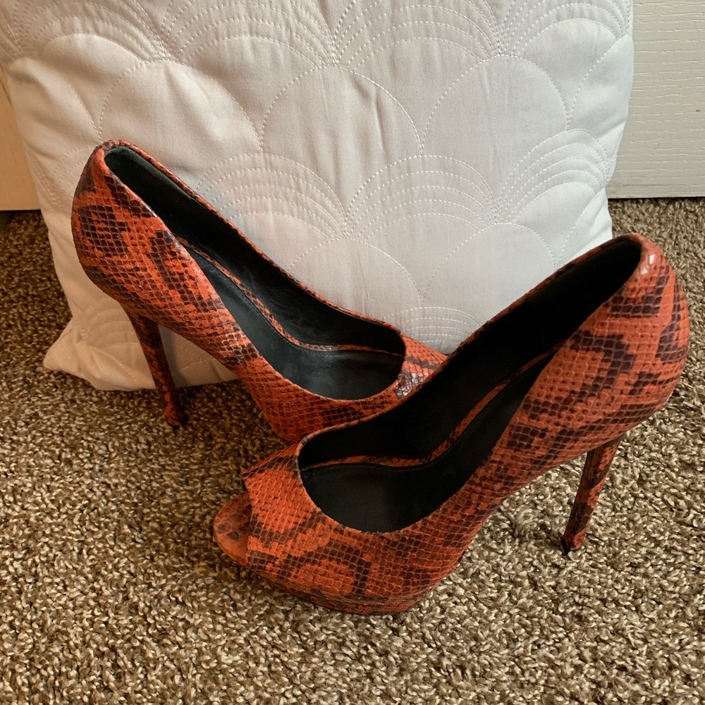 Brian Atwood platform pumps